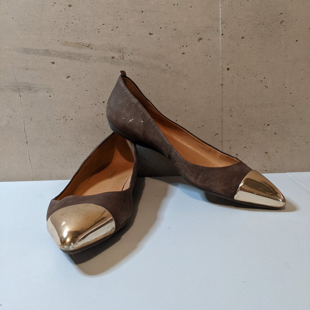 Women's Nine West Taupe Flats - Pointed and Gold Toed - Size 10.5